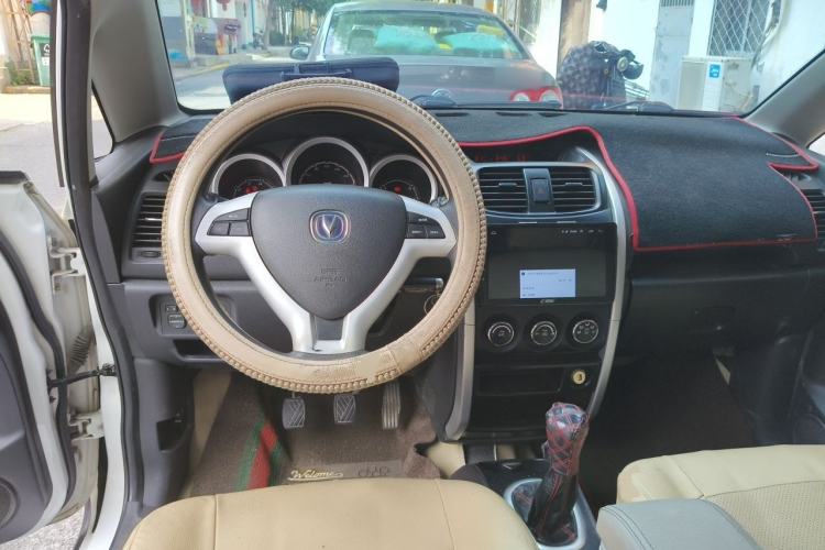 Used CHANGAN CX20 2014 1.4L Manual Sport Version China IV Standard Center Console