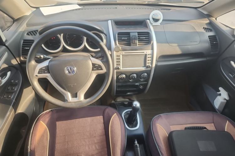 Used CHANGAN CX20 2014 1.4L Manual Sport Version China IV Standard Center Console