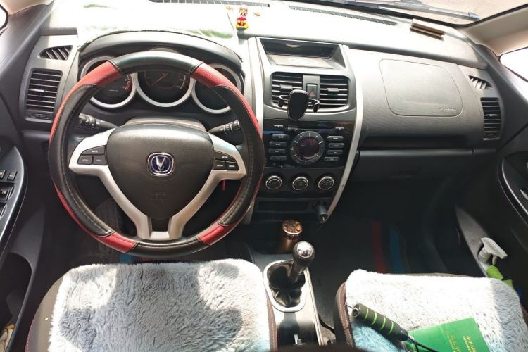 Used CHANGAN CX20 2014 1.4L Manual Sport Version China IV Standard Center Console