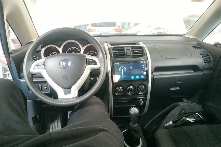 Used CHANGAN CX20 2014 1.4L Manual Sport Version China IV Standard Center Console