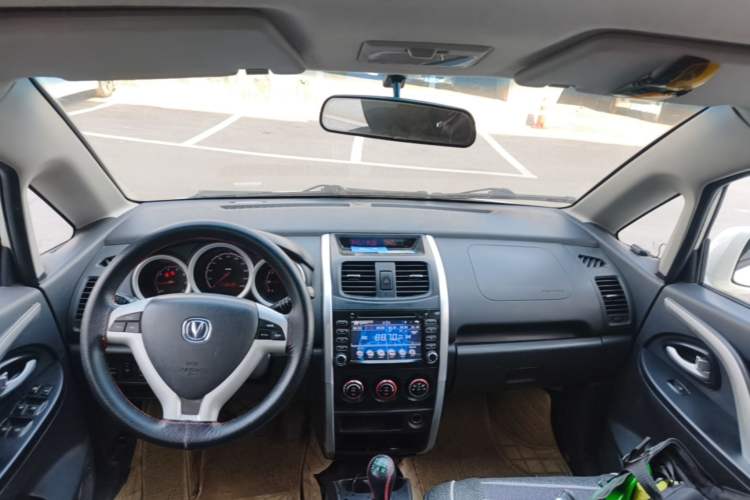 Used CHANGAN CX20 2014 1.4L Manual Sport Version China IV Standard Center Console