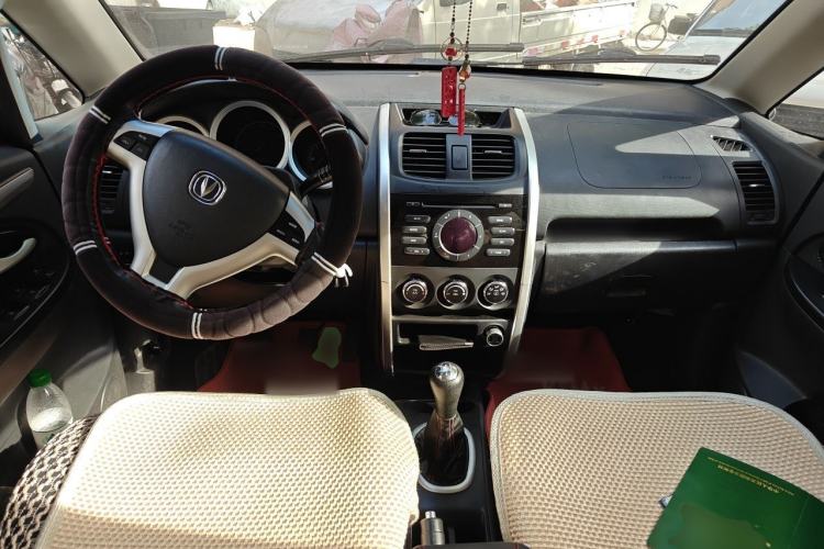Used CHANGAN CX20 2014 1.4L Manual Sport Version China IV Standard Center Console