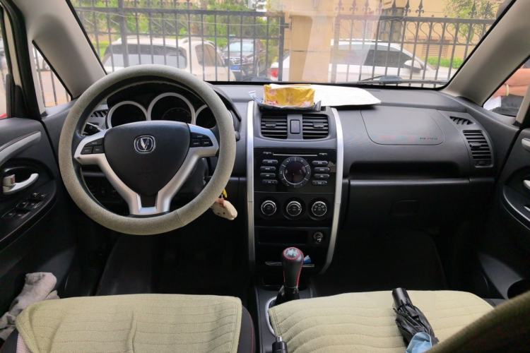 Used CHANGAN CX20 2014 1.4L Manual Sport Version China IV Standard Center Console