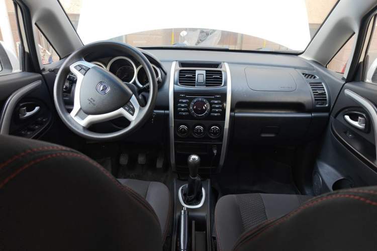 Used CHANGAN CX20 2014 1.4L Manual Sport Edition China V Standard Center Console