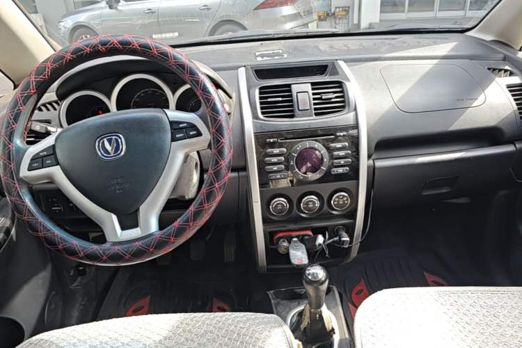 Used CHANGAN CX20 2014 1.4L Manual Sport Version China IV Standard Center Console