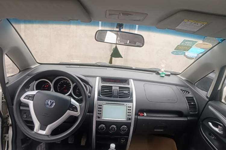 Used CHANGAN CX20 2014 1.4L Manual Sport Version China IV Standard Center Console