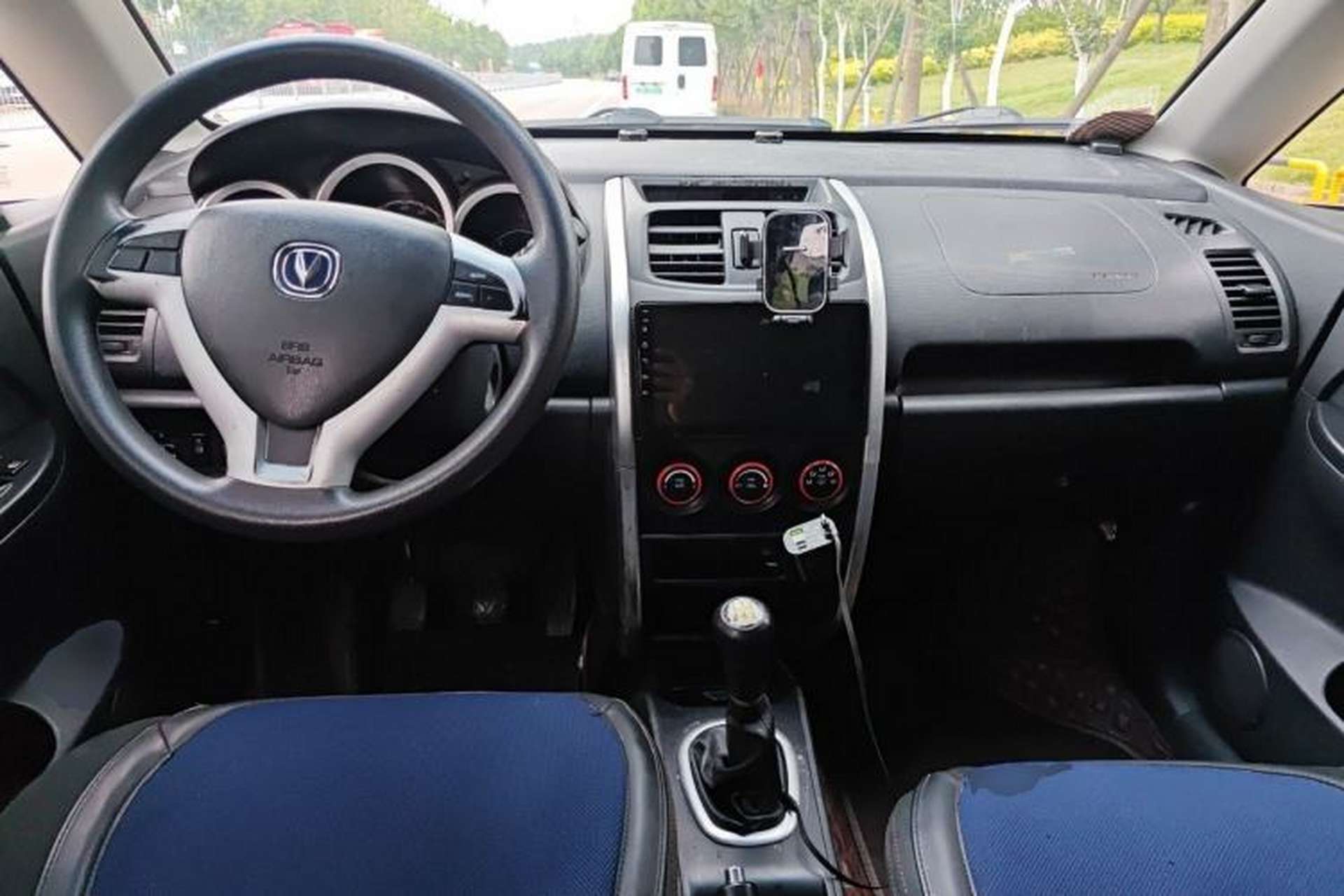 Used CHANGAN CX20 2014 1.4L Manual Sport Version China IV Standard Center Console
