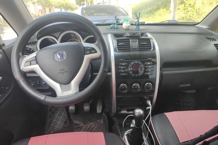 Used CHANGAN CX20 2014 1.4L Manual Sport Version China IV Standard Center Console