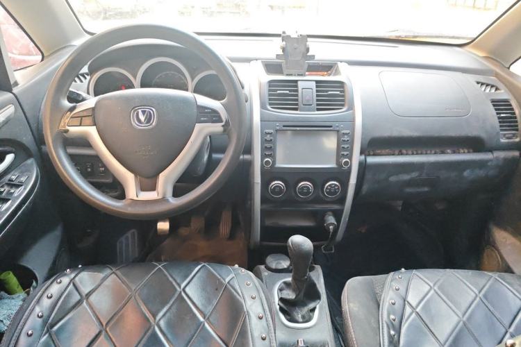 Used CHANGAN CX20 2014 1.4L Manual Sport Version China IV Standard Center Console