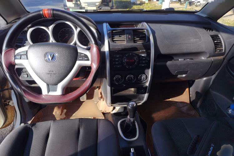 Used CHANGAN CX20 2014 1.4L Manual Sport Version China IV Standard Center Console