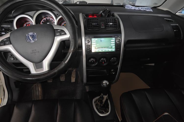 Used CHANGAN CX20 2014 1.4L Manual Sport Edition China V Standard Center Console