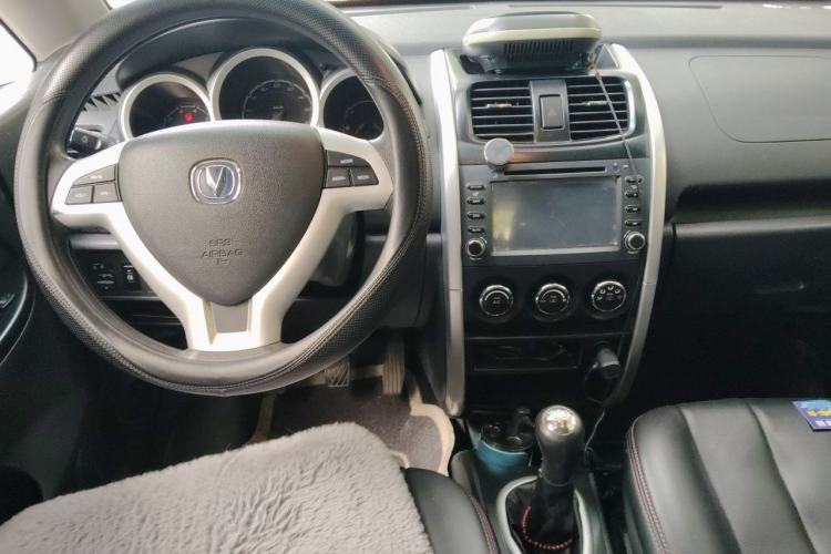 Used CHANGAN CX20 2014 1.4L Manual Sport Version China IV Standard Center Console