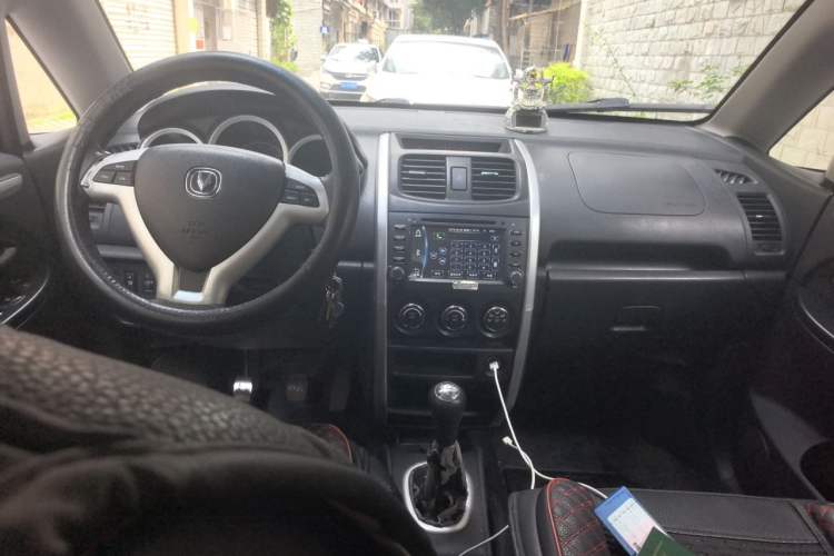 Used CHANGAN CX20 2014 1.4L Manual Sport Version China IV Standard Center Console
