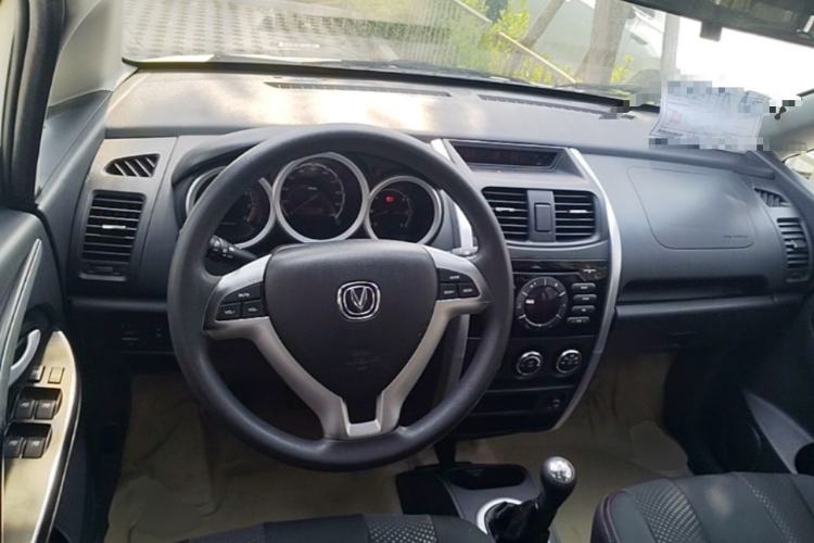 Used CHANGAN CX20 2014 1.4L Manual Sport Version China IV Standard Center Console