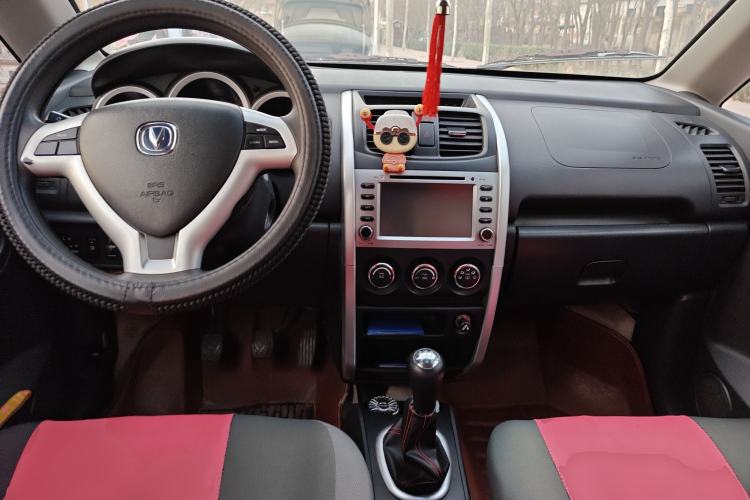 Used CHANGAN CX20 2014 1.4L Manual Sport Version China IV Standard Center Console