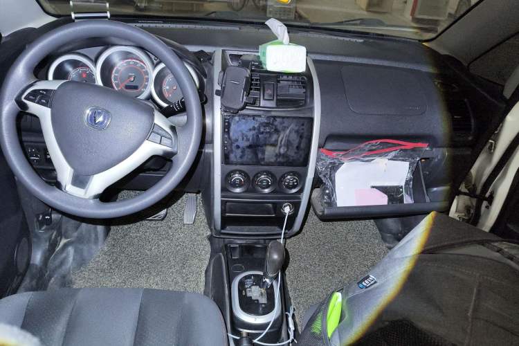 Used CHANGAN CX20 2014 1.4L IMT Sunroof Navigation Version China IV Standard Center Console