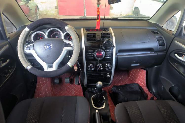 Used CHANGAN CX20 2014 1.4L Manual Sport Version China IV Standard Center Console