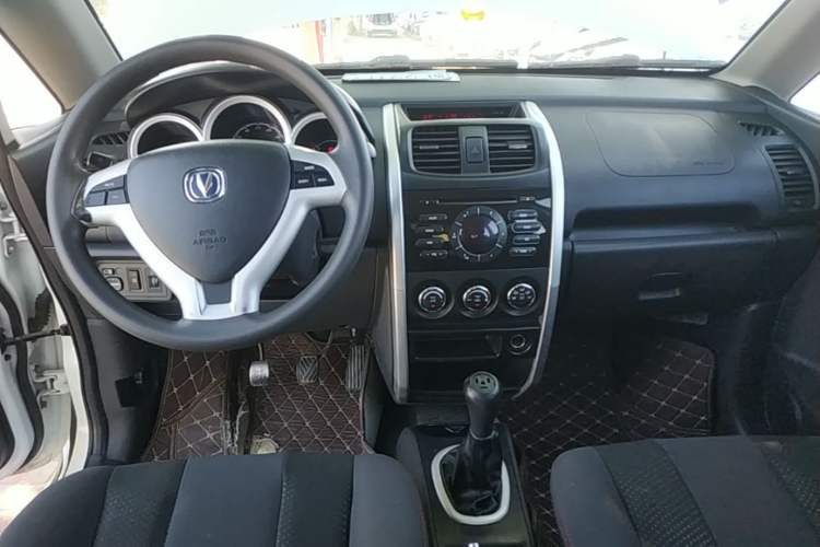 Used CHANGAN CX20 2014 1.4L Manual Sport Edition China V Standard Center Console
