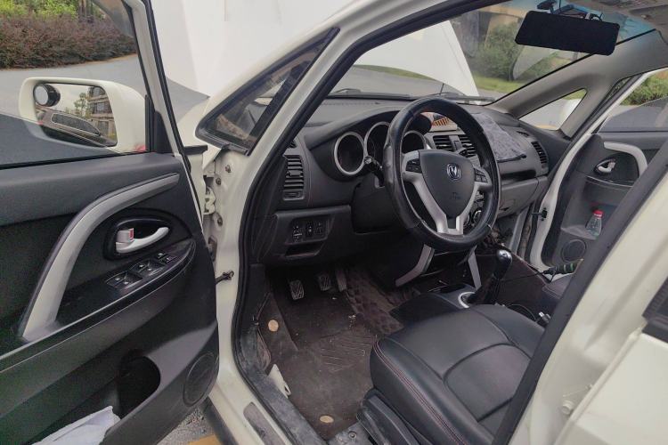 Used CHANGAN CX20 2014 1.4L Manual Sunroof Navigation Version – China IV Standard Driver Seat