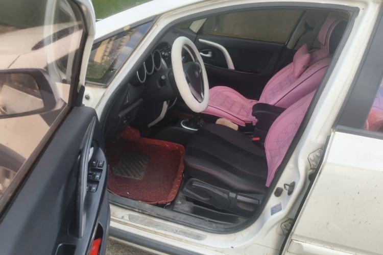 Used CHANGAN CX20 2014 1.4L Manual Sunroof Navigation Version – China IV Standard Driver Seat