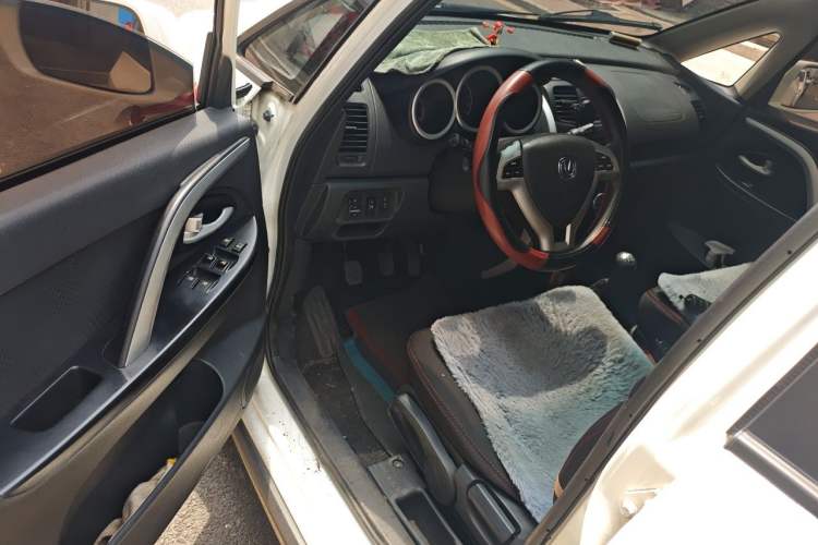 Used CHANGAN CX20 2014 1.4L Manual Sport Version China IV Standard Driver Seat