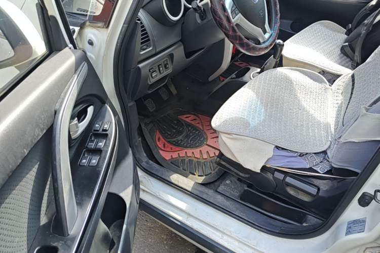 Used CHANGAN CX20 2014 1.4L Manual Sport Version China IV Standard Driver Seat