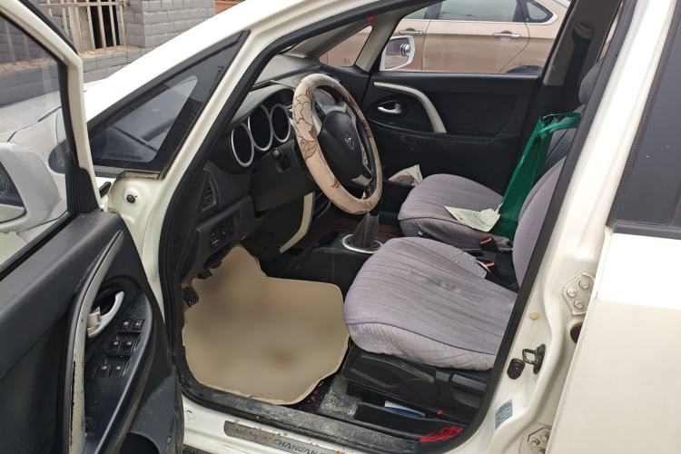 Used CHANGAN CX20 2014 1.4L Manual Sunroof Navigation Version – China IV Standard Driver Seat
