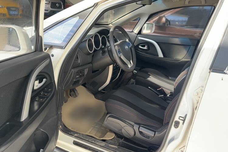 Used CHANGAN CX20 2014 1.4L Manual Sunroof Navigation Version – China IV Standard Driver Seat