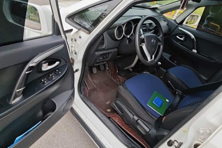 Used CHANGAN CX20 2014 1.4L Manual Sport Version China IV Standard Driver Seat