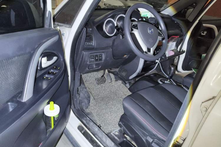 Used CHANGAN CX20 2014 1.4L IMT Sunroof Navigation Version China IV Standard Driver Seat