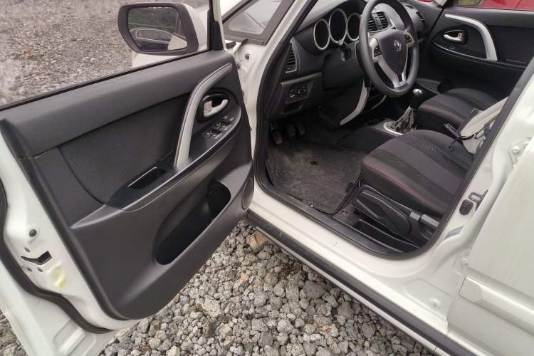 Used CHANGAN CX20 2014 1.4L Manual Sport Version China IV Standard Driver Seat