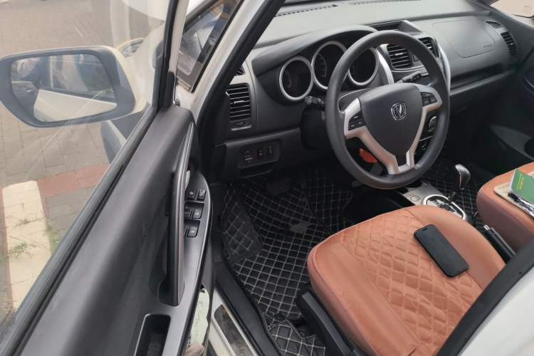 Used CHANGAN CX20 2014 1.4L IMT Sunroof Navigation Version China IV Standard Driver Seat