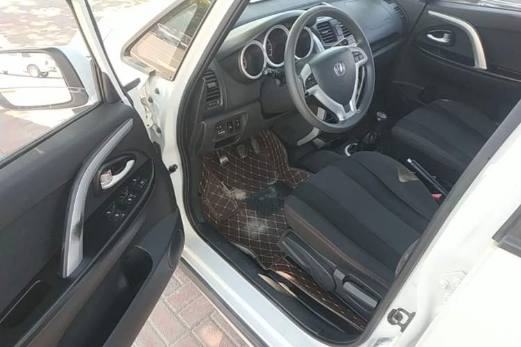 Used CHANGAN CX20 2014 1.4L Manual Sport Edition China V Standard Driver Seat