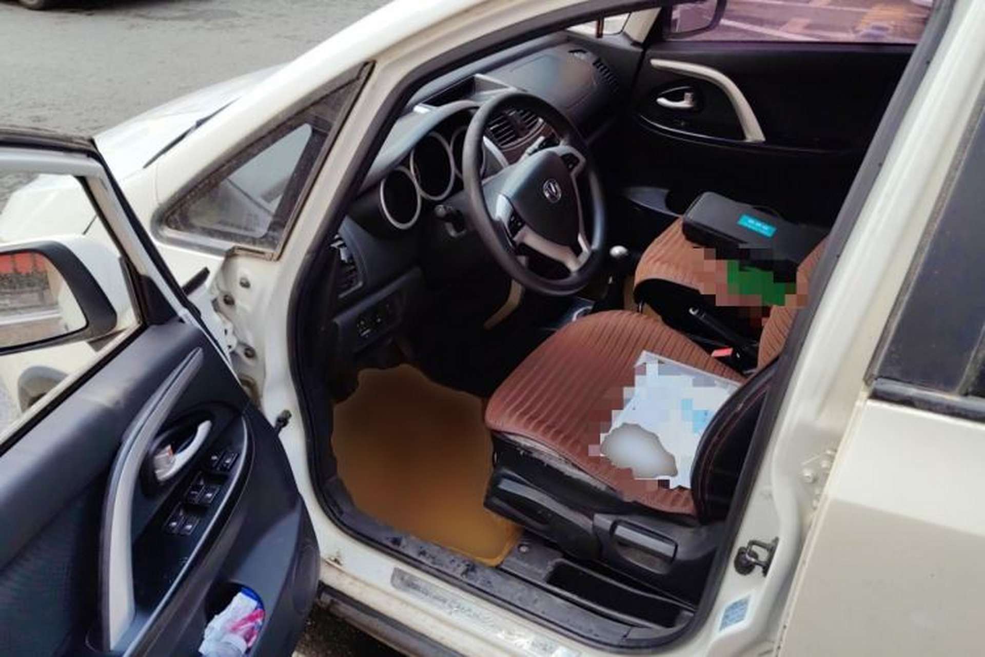 Used CHANGAN CX20 2014 1.4L Manual Sunroof Navigation Version – China IV Standard Driver Seat