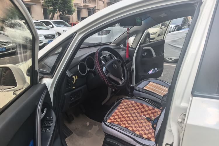 Used CHANGAN CX20 2014 1.4L Manual Sunroof Navigation Version – China IV Standard Driver Seat