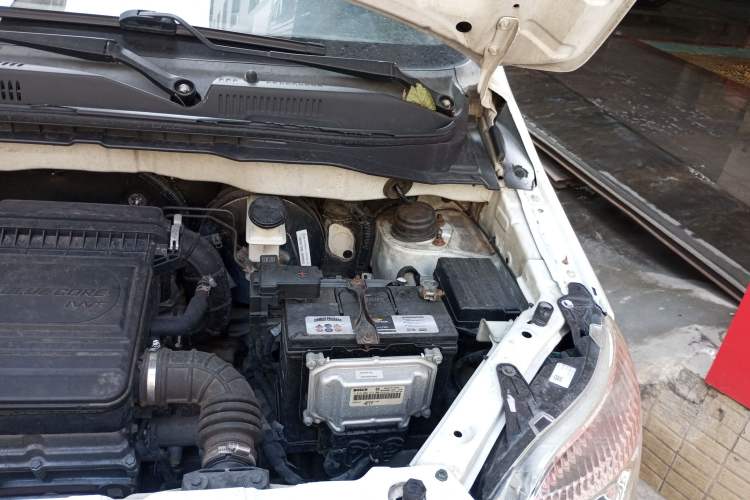 Used CHANGAN CX20 2014 1.4L IMT Sunroof Navigation Version China V Standard Engine Bay Left