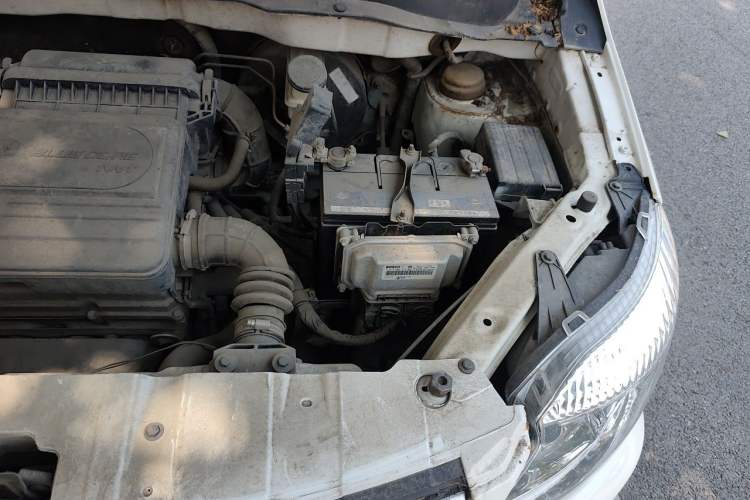 Used CHANGAN CX20 2014 1.4L Manual Sunroof Navigation Version – China IV Standard Engine Bay Left
