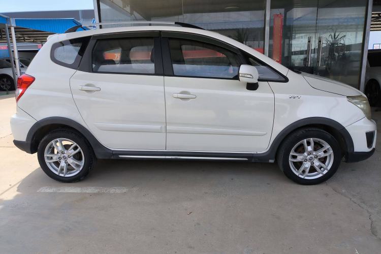 Used CHANGAN CX20 2014 1.4L Manual Sport Edition China V Standard Exterior 2