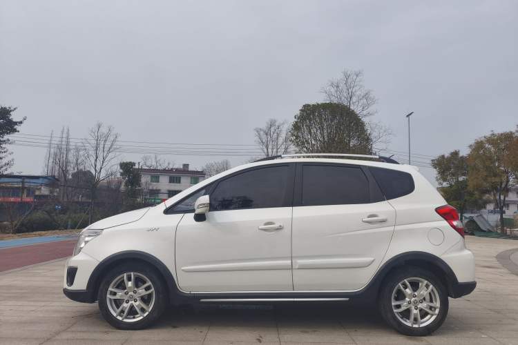Used CHANGAN CX20 2014 1.4L Manual Sport Edition China V Standard Exterior 3