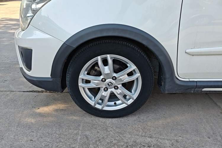 Used CHANGAN CX20 2014 1.4L Manual Sport Edition China V Standard Exterior 4