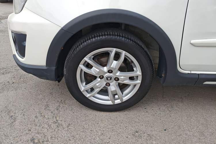 Used CHANGAN CX20 2014 1.4L Manual Sport Edition China V Standard Exterior 4