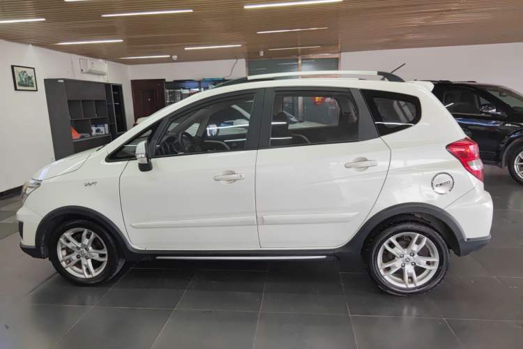 Used CHANGAN CX20 2014 1.4L Manual Sport Version China IV Standard Exterior 5