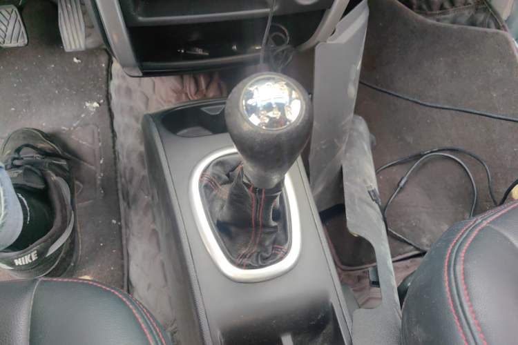 Used CHANGAN CX20 2014 1.4L Manual Sunroof Navigation Version – China IV Standard Gear Lever