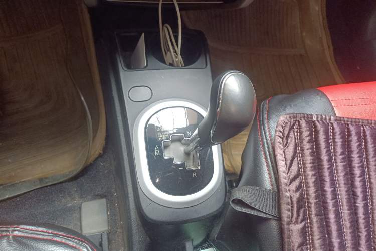 Used CHANGAN CX20 2014 1.4L IMT Sunroof Navigation Version China IV Standard Gear Lever
