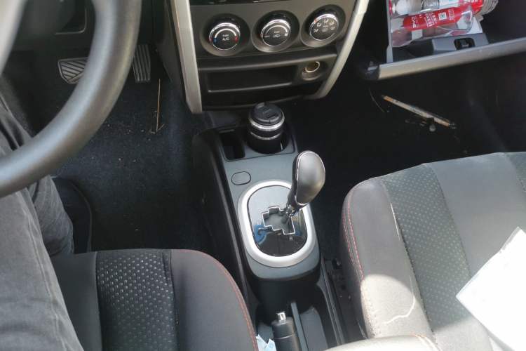 Used CHANGAN CX20 2014 1.4L IMT Sunroof Navigation Version China IV Standard Gear Lever