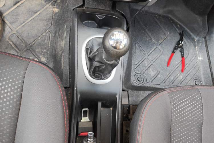 Used CHANGAN CX20 2014 1.4L Manual Sport Edition China V Standard Gear Lever