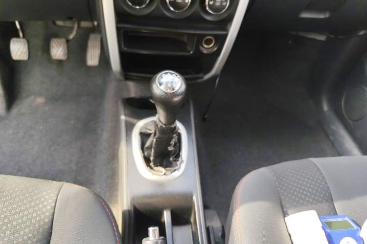 Used CHANGAN CX20 2014 1.4L Manual Sport Edition China V Standard Gear Lever