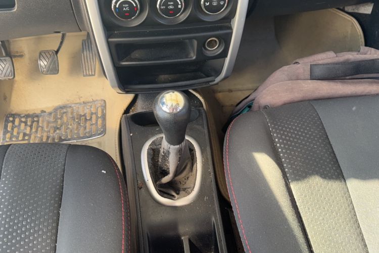 Used CHANGAN CX20 2014 1.4L Manual Sunroof Navigation Version – China IV Standard Gear Lever
