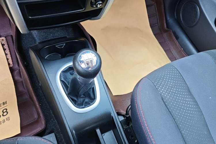 Used CHANGAN CX20 2014 1.4L Manual Sport Edition China V Standard Gear Lever