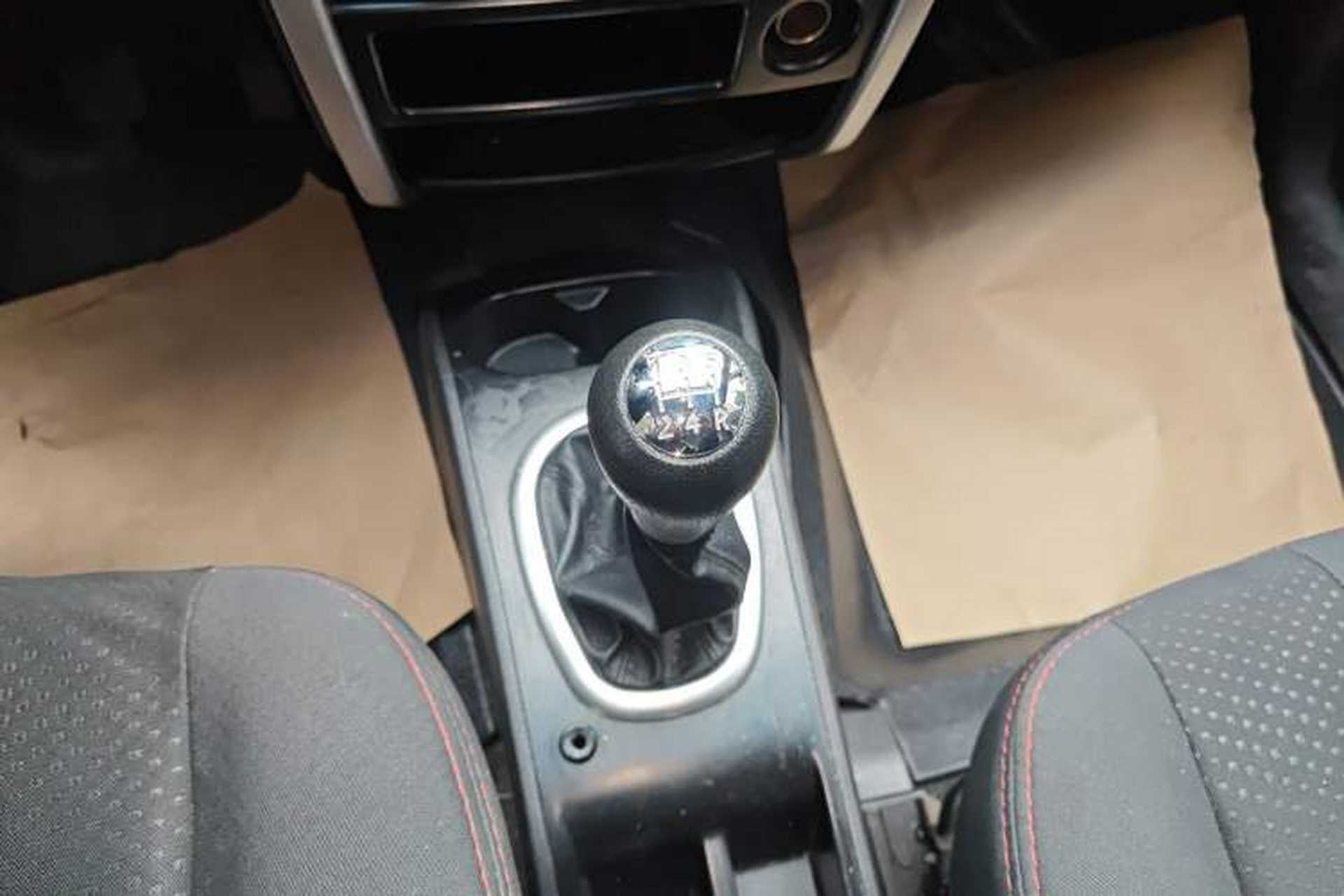 Used CHANGAN CX20 2014 1.4L Manual Sport Version China IV Standard Gear Lever